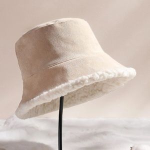 NEW Reversible winter bucket hat - beige velvet/white